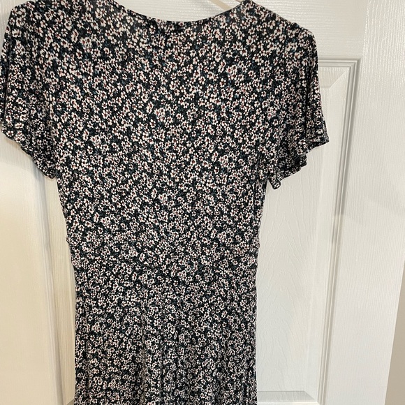 Floral v-neck summer dress - Picture 2 of 3